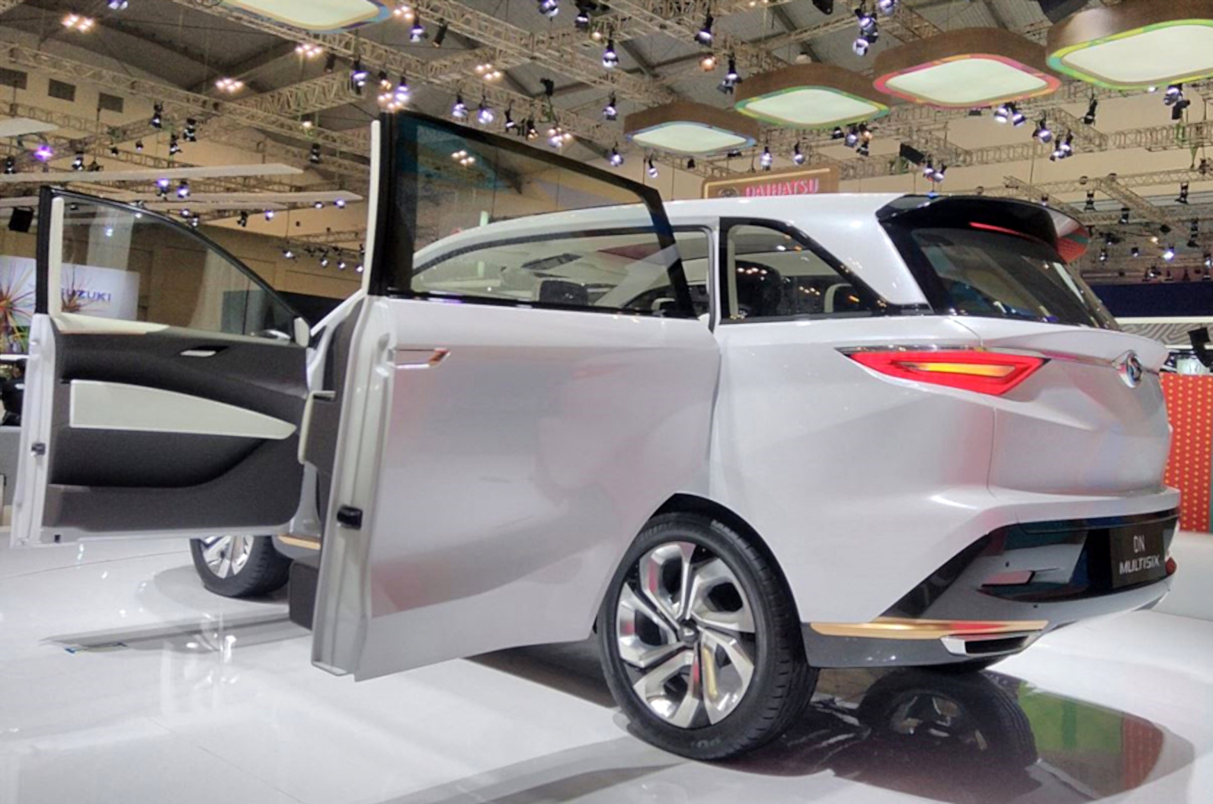 Inikah Penerus Avanza dan Xenia? Ini Dia Daihatsu DN Multisix