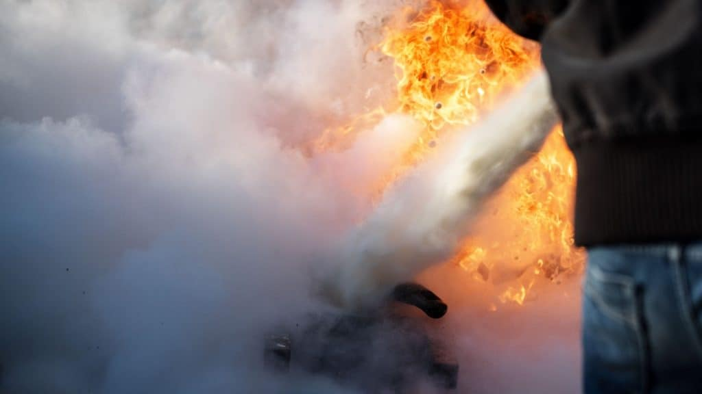 Tips Mencegah Mobil Terbakar